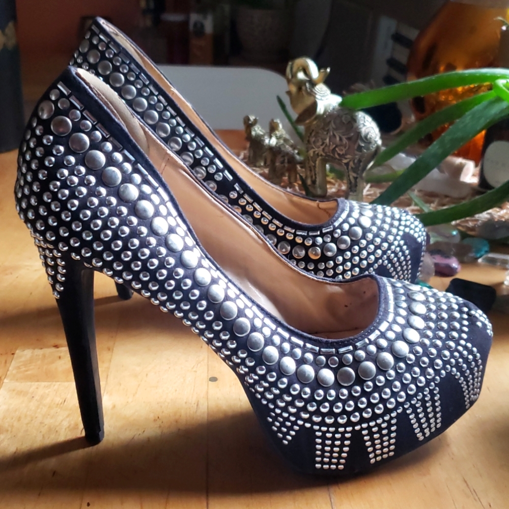 Two Lips Pumps w rivets